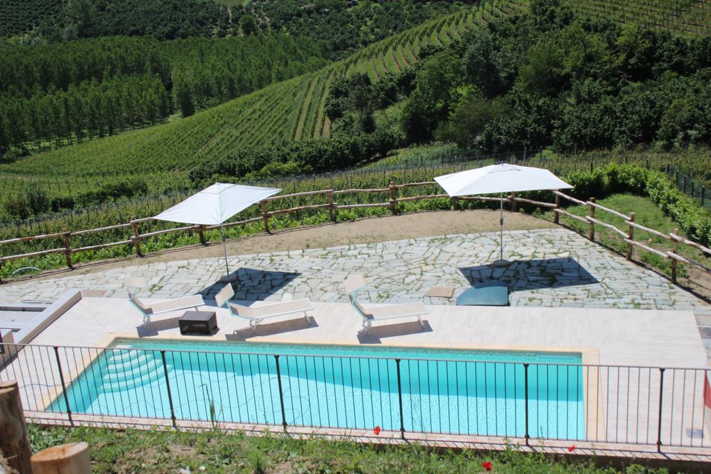 Poggio Dei Farinetti Bed and Breakfast Diano dʼAlba Eksteriør billede